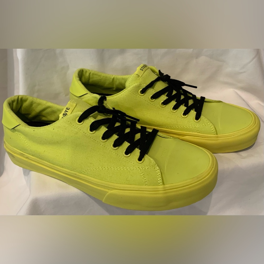 STRAYE shoes